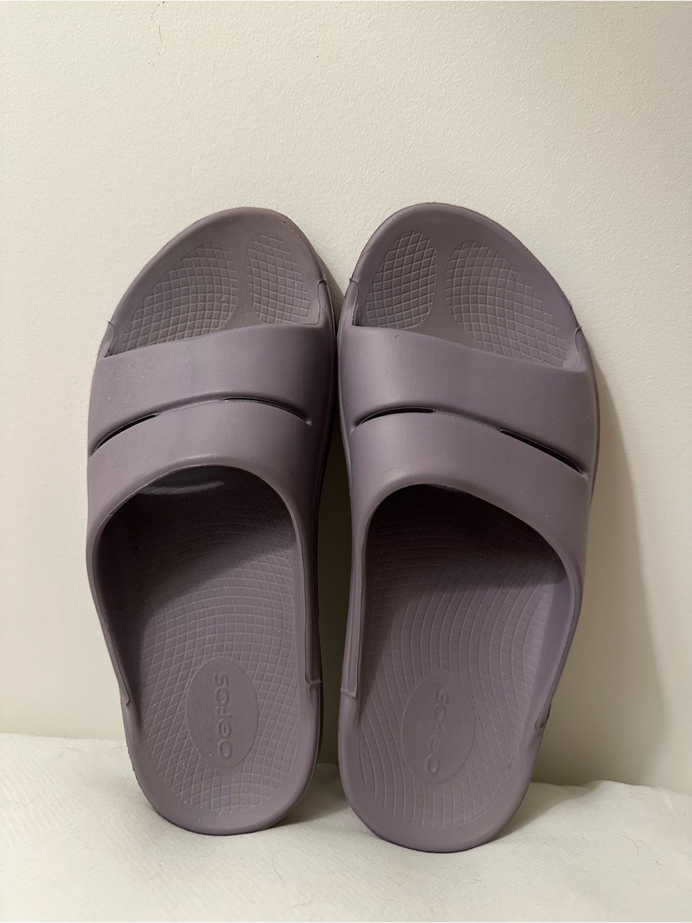 OOFOS Slide Sandals in Dusty Lavender